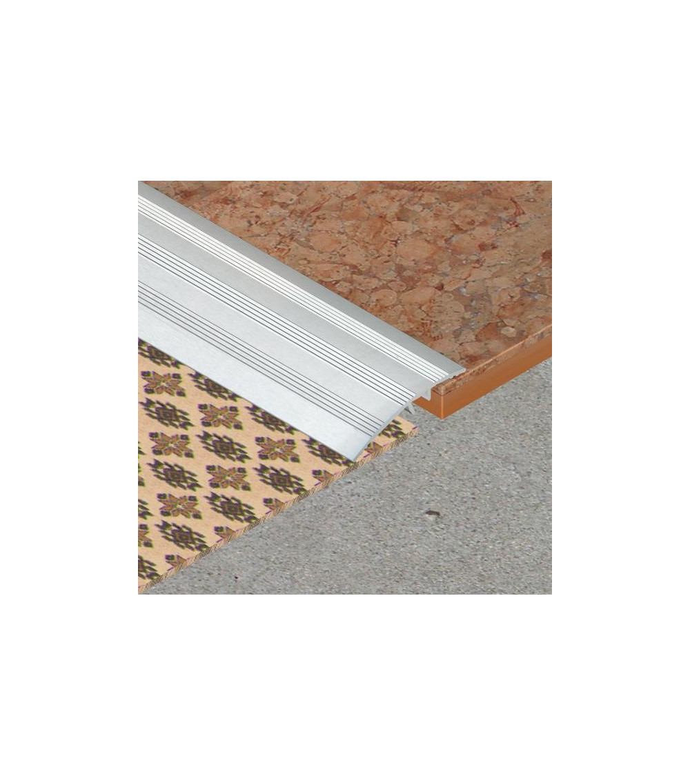 Trecere cu striații și suruburi ascunse